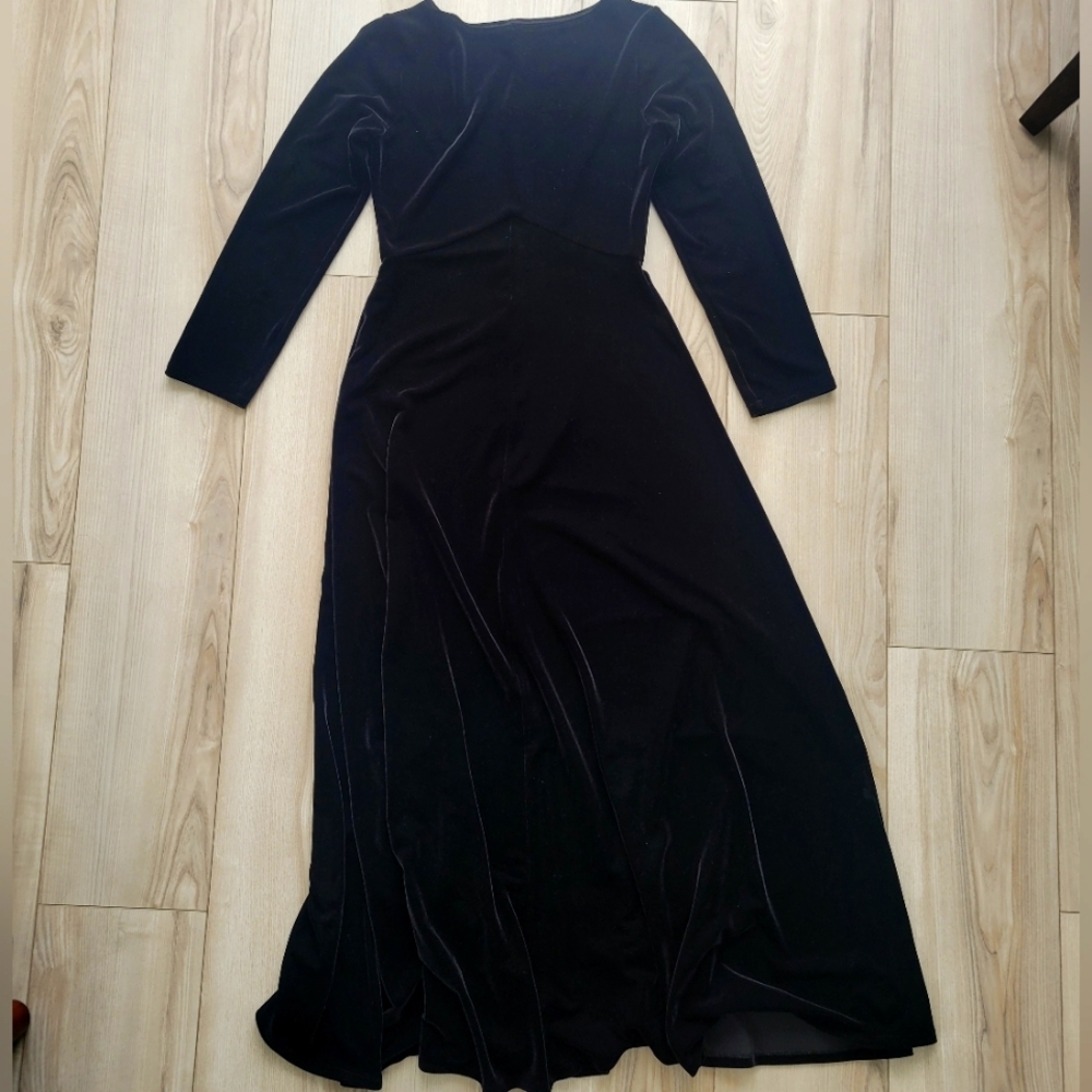 Dance Sophisticates maxy velvet dress in black. Size 36R